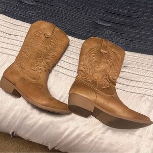 Women’s cowboy boots for sale!